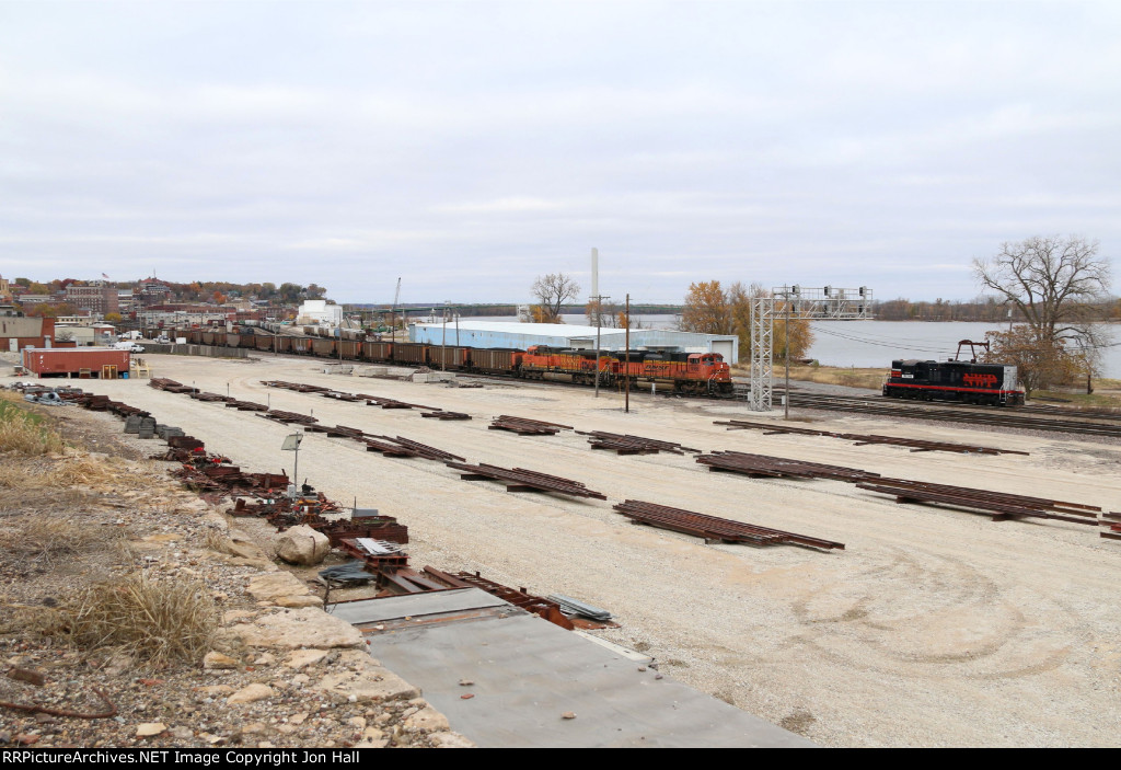Eastbound to southbound coal loads roll along the Mississippi as the old Northwestern Pacific SD9 rests